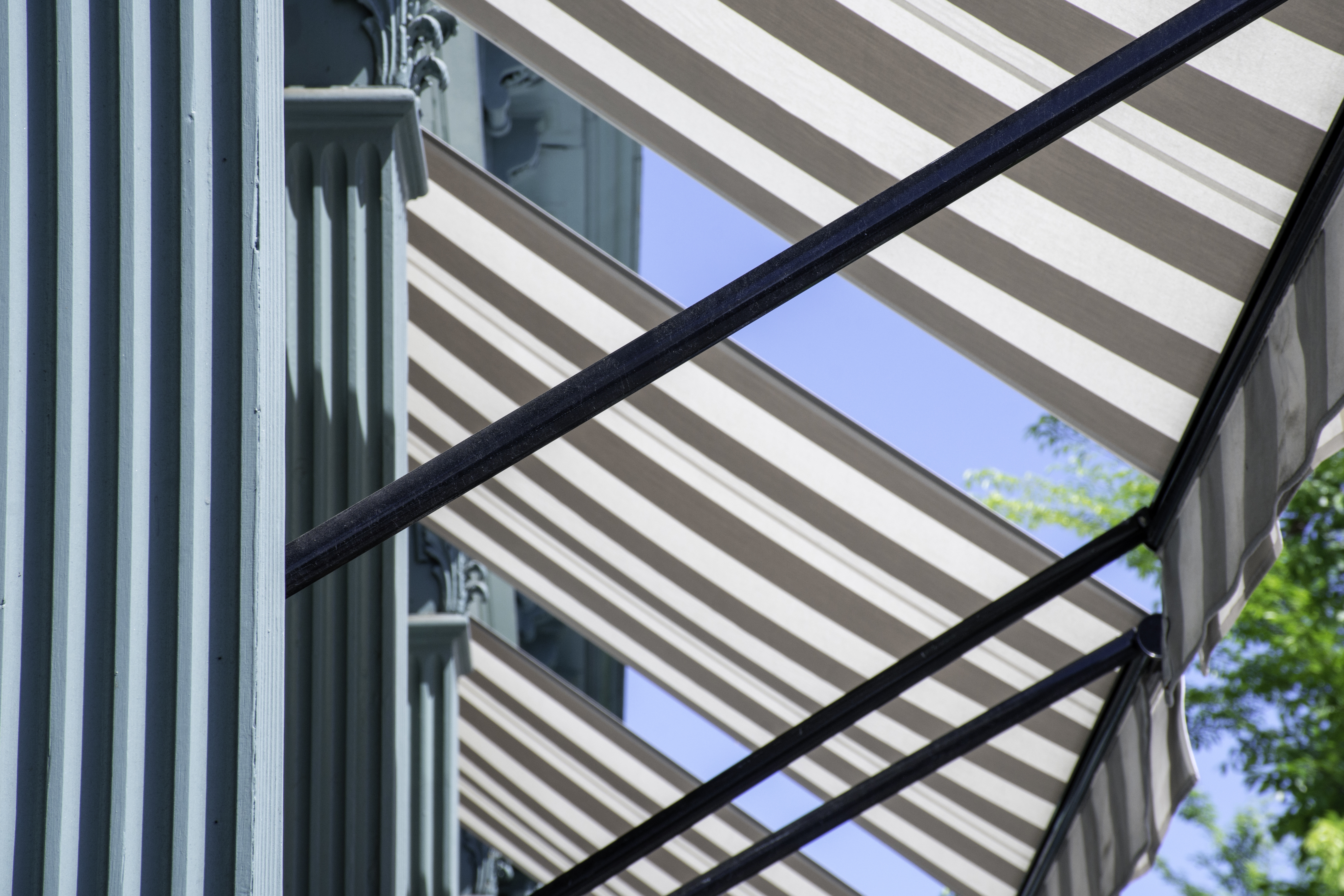 Best Outdoor Blinds Fabric and Awnings They Can Create 